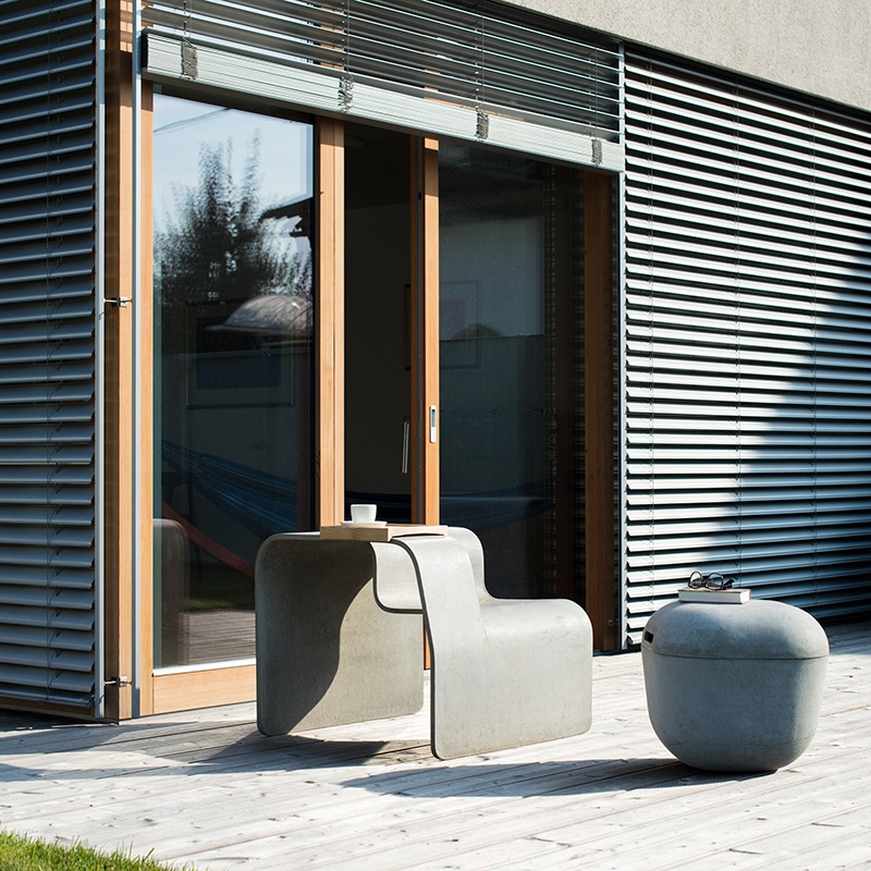 ConcreteGarden_SEATER_ambiental-01b_800x800 Seater right Eternit
